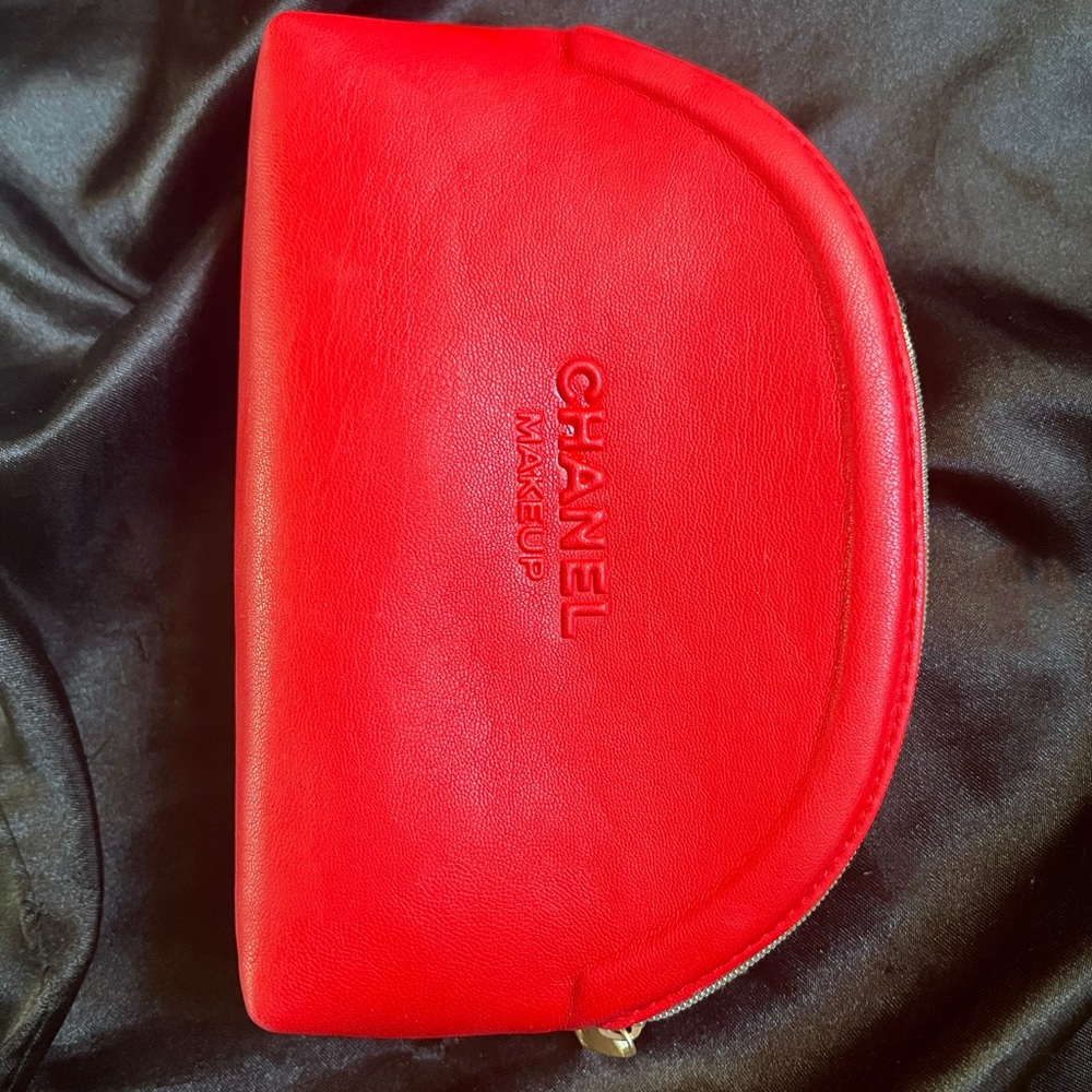Authentic slightly used Chanel red Makeup bag small, size 4.5x2x7